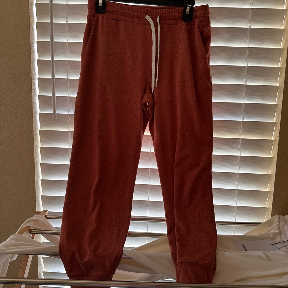 Vuori Joggers size small